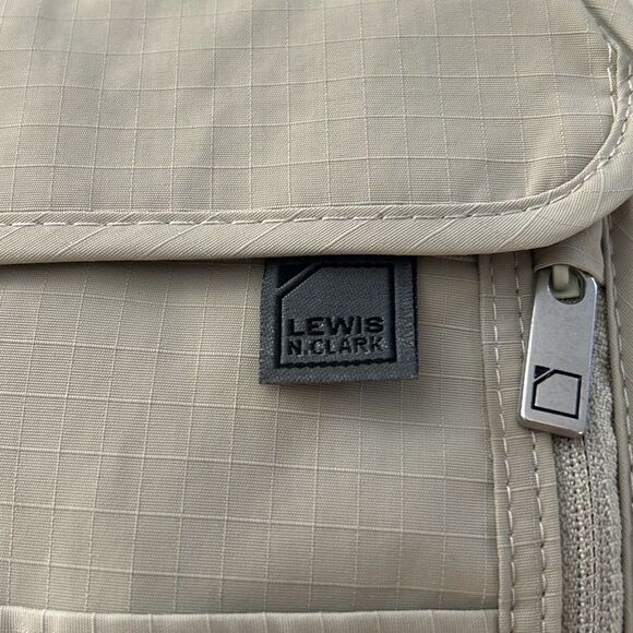 Lewis & Clark Travel Pouch - Picture 4 of 4